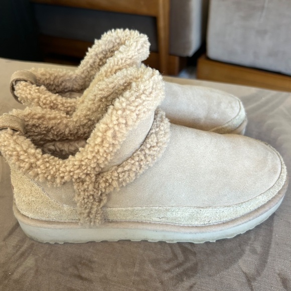 Women's UGG Classic Ultra Mini Spillseam size 8 - Picture 7 of 9